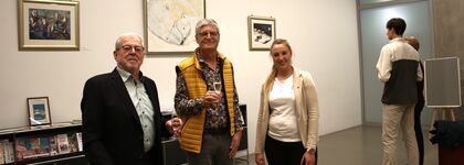 Roland Bittighofer (links) und sein Schwiegersohn Reiner Dalmus eröffneten zusammen mit Bürgermeisterin Julia Wieland eine Ausstellung ihrer Werke im Rathaus. Foto: Zachmann 