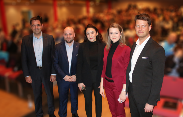 Mit teils scharfen Parolen eröffneten die AfD-Politiker Dr. Malte Kaufmann (von links), Markus Frohnmaier, Mary Khan, Kandidatin Diana Zimmer und René Aust den Bundestagswahlkampf in der Region. Foto: Zachmann 