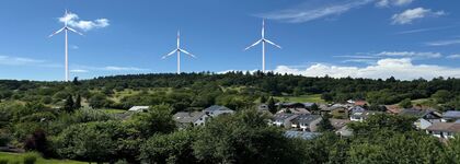 Wie ein möglicher Windpark im Remchinger Buchwald aussehen könnte, haben Remchinger Bürger ihrer Einschätzung nach in einer Fotomontage dargestellt. Fotomontage: Andreas Pausch