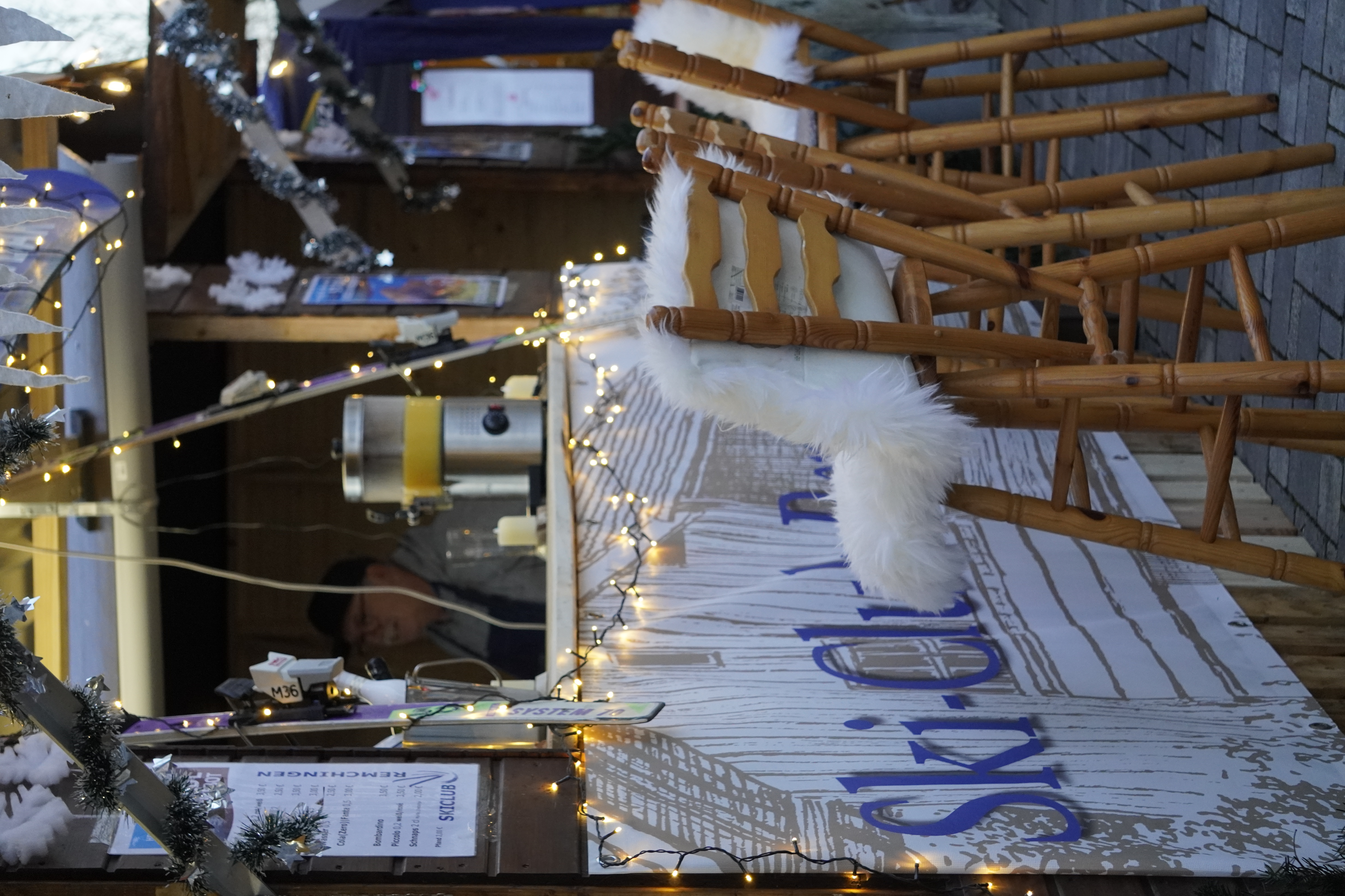 Selbstgemachte Burger, Kuchen und Glühwein gabs beim Remchinger Ski-Club.